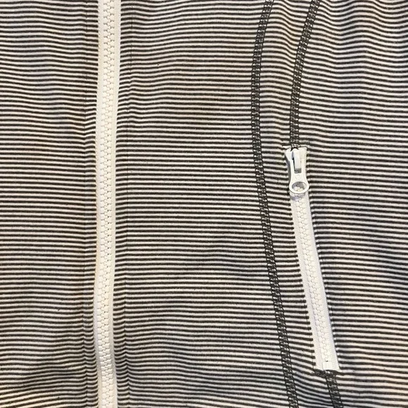 Lululemon Define Jacket Sz 12 In Tonka
Stripe Heathered Slate White - Picture 5 of 13